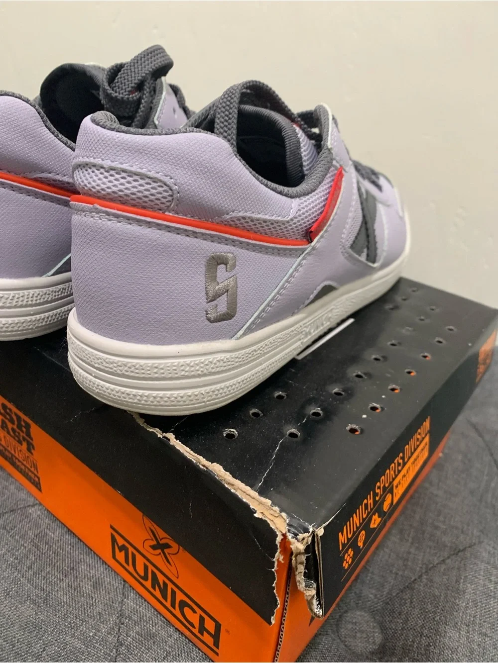 Munich Continental V2 Futsal Indoor Soccer Size EU 40 (≈26.4 cm)